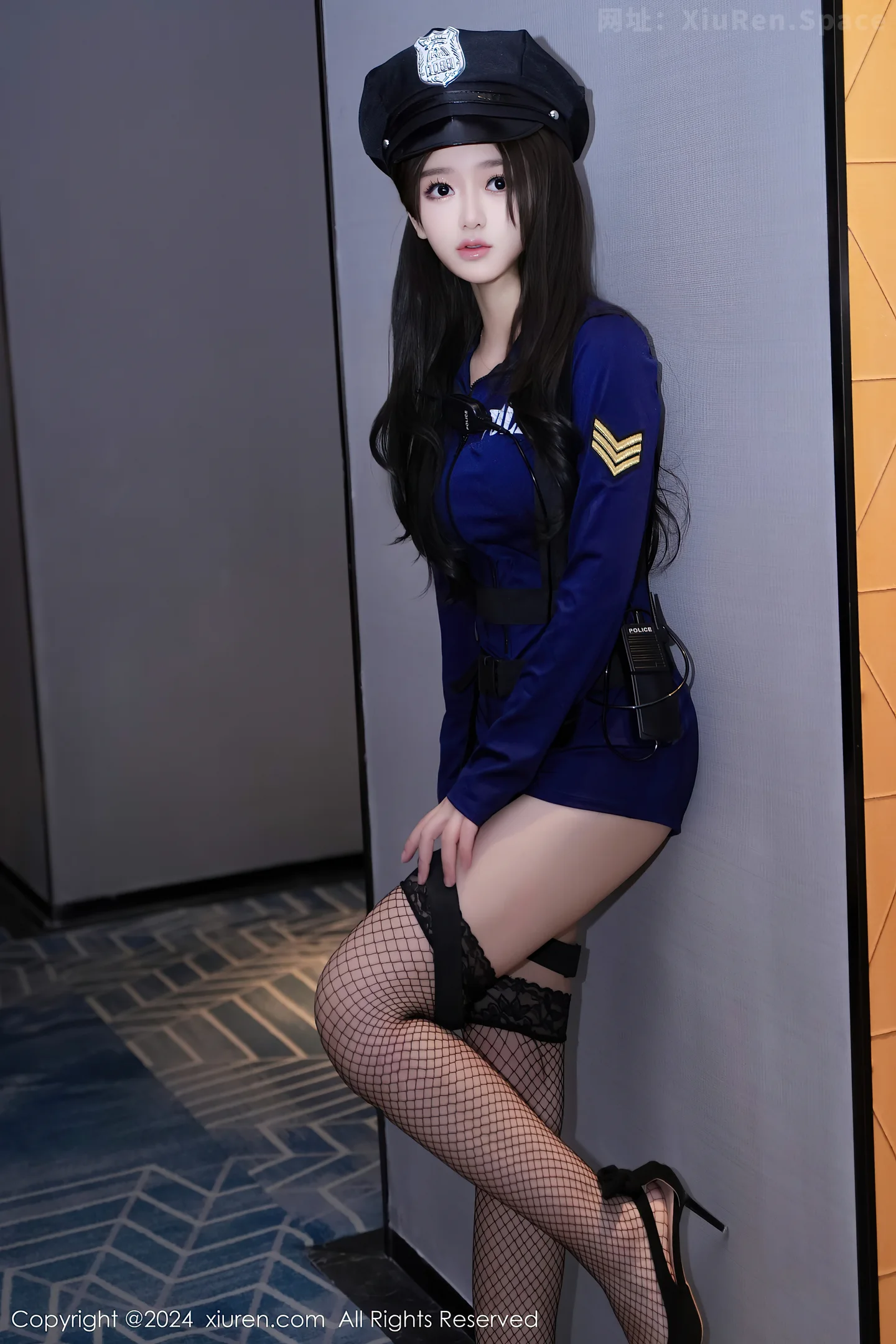 图片[5]-[XiuRen秀人网]VOL.8066 新人模特奶茶味的包子性感深蓝情趣制服配黑丝吊袜极致魅惑写真66P-秀人网官方网站